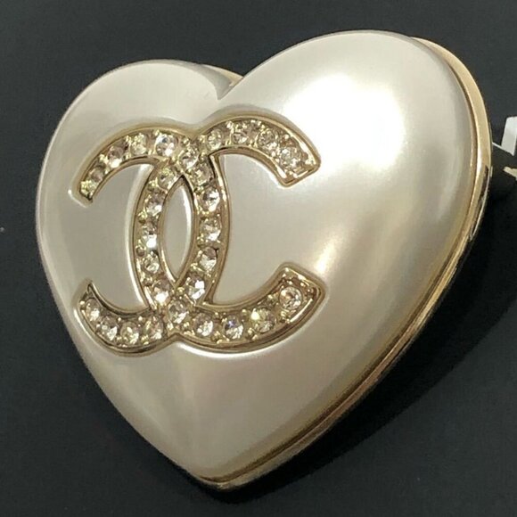 CHANEL CC Logo Rhinestone Heart Pearl Brooch Gold Tone Pin A21B Auth w/Box #7441 - Picture 3 of 10